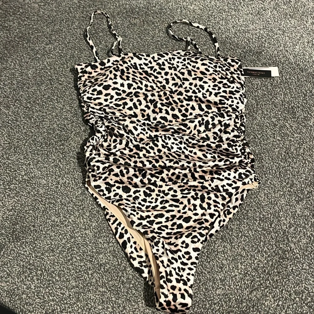 Victoria’s Secret One Piece Swimsuit (M) FINAL SALE - Picture 1 of 3